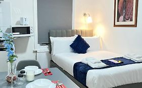 *Studio Flat In Ealing Broadway*